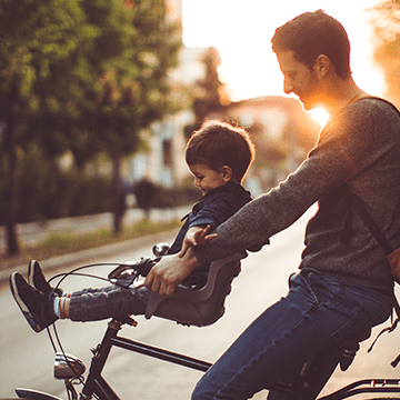 SAP Cloud Integration. Vater und Kind auf einem Fahrrad.
